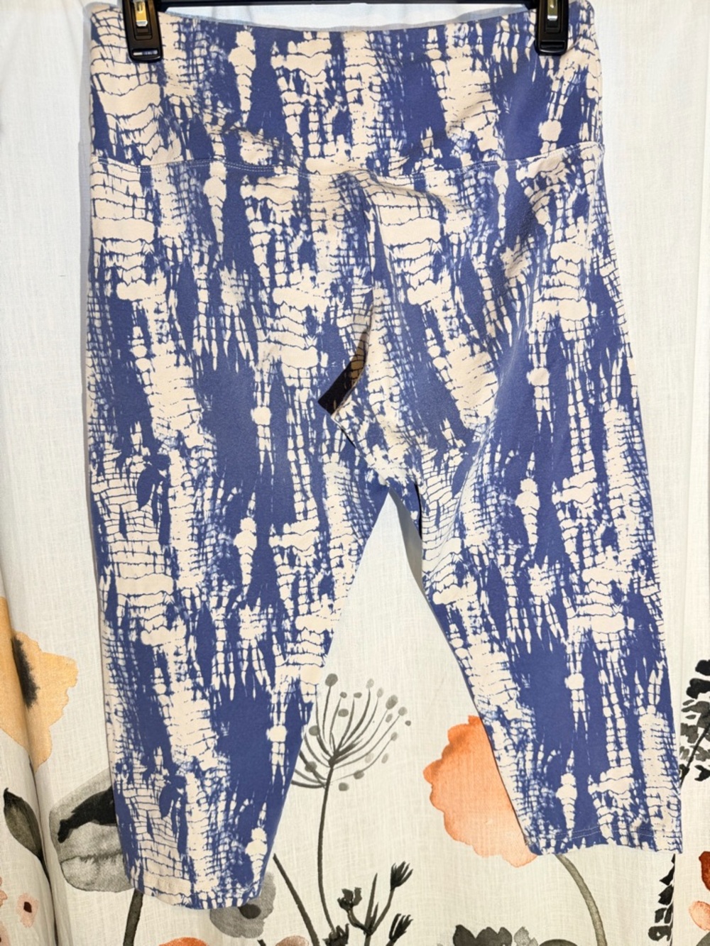 Passport Navy & Cream Abstract Print Capri Leggings - Picture 5 of 7